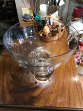 Load image into Gallery viewer, Glass Fruit/Punch Bowl